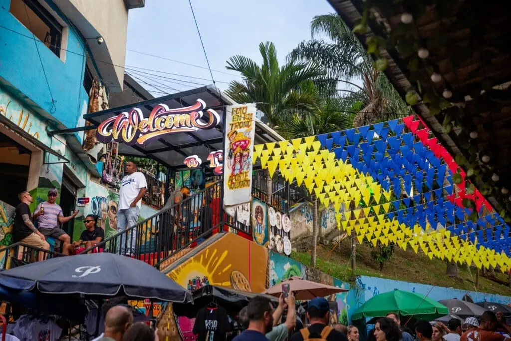 backpacking colombia
comuna 13